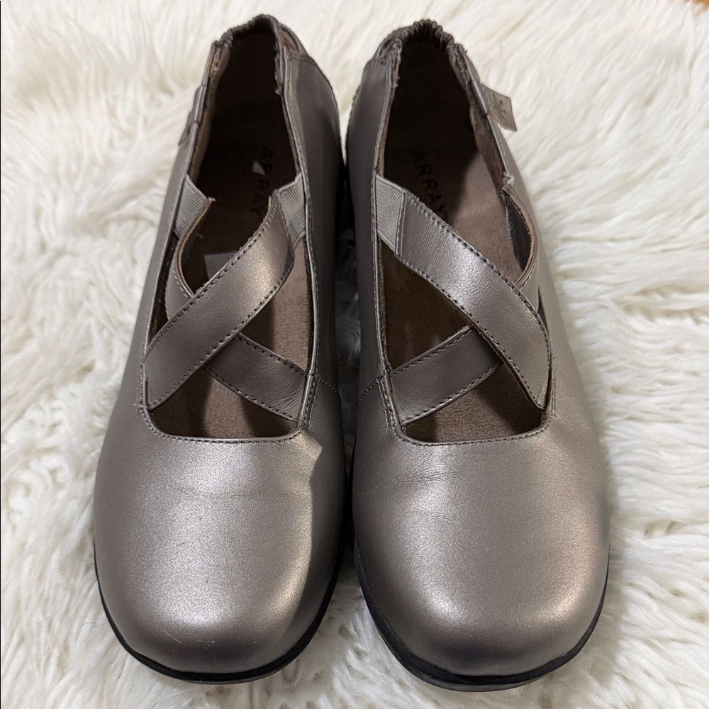 Array Women's Leather Metallic Flats Size 8.5